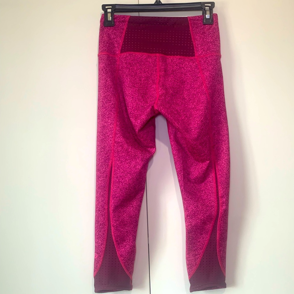 Lululemon pink heather- lounge workout  yoga pant w/ detailing- EUC- like new!